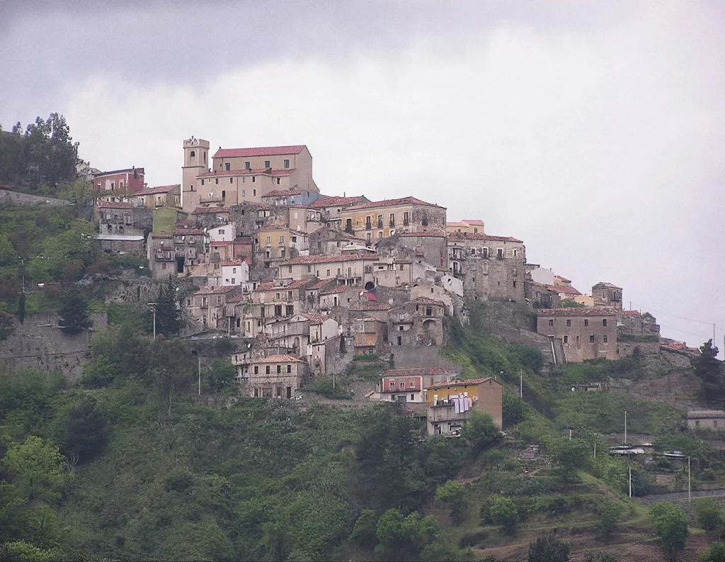 Il borgo medievale di Sellia sulla collina